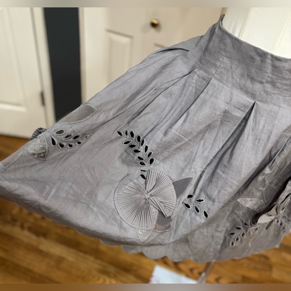 🩶2/$120🩶 ANTHROPOLOGIE Gray box-pleat, full/circle Skirt, Cutouts, appliqués - Picture 2 of 13